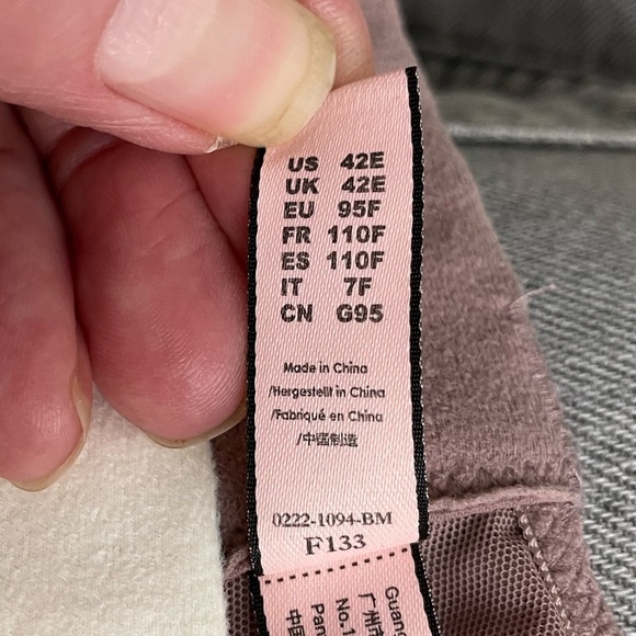 Two pack of bras, 42DD and 42E - Picture 5 of 9